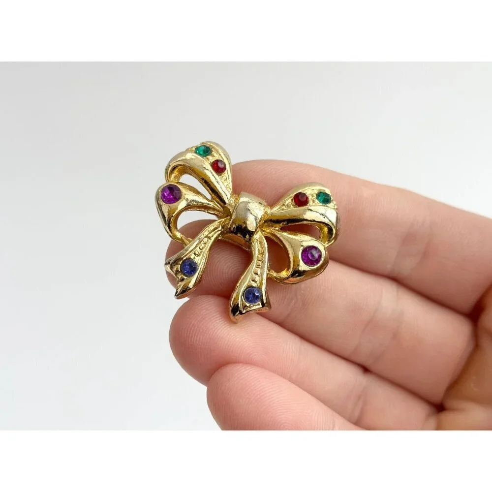 Christmas Bow Rhinestoned Gold Toned Holiday Themed Vintage Jewelry Brooch
